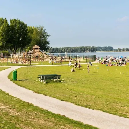 Сasa de vacaciones Luxury In A Quiet Park By Esmeer Aalst