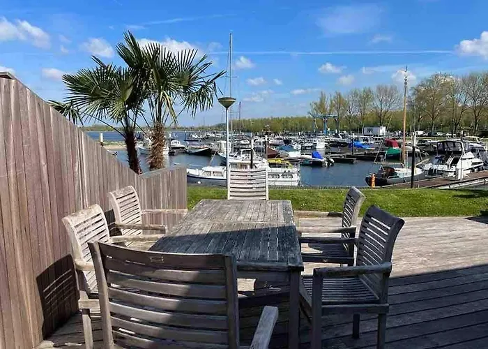 Luxury In A Quiet Park By Esmeer Сasa de vacaciones *