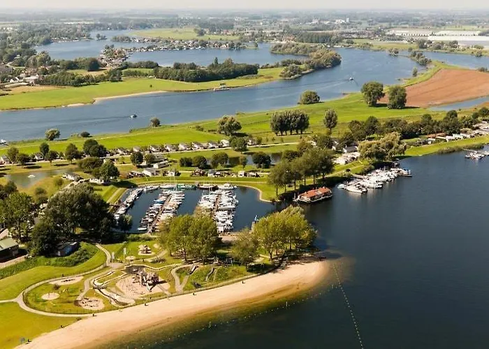 Luxury In A Quiet Park By Esmeer Сasa de vacaciones