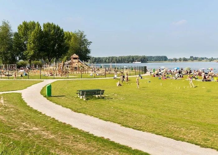 Сasa de vacaciones Luxury In A Quiet Park By Esmeer Aalst